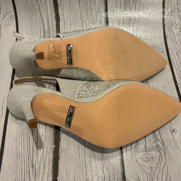 NIB Lauren Lorraine Rachel style silver sling back heels - Picture 4 of 6